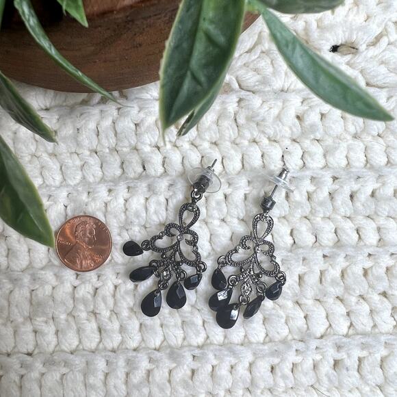 VINTAGE Crystal Rhinestone Chandelier Dangle Earrings Black Jet Antiqued Silver - Picture 4 of 5